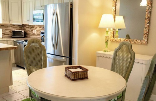 Stuart Maison | Book today, dinner on us! New listing! Stuart/Port Salerno cute cottage!