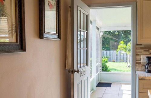 Stuart Maison | Book today, dinner on us! New listing! Stuart/Port Salerno cute cottage!