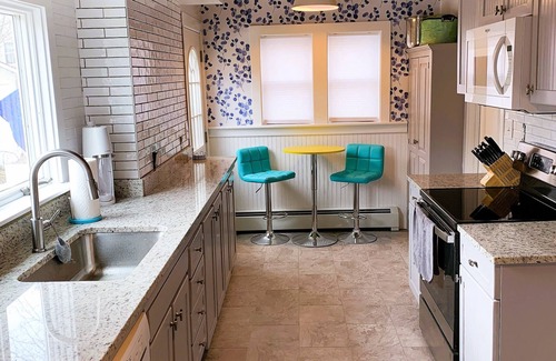 Camp Ellis Maison | Booking 2025 summer weekly's now! Sleeps 10, steps from beach & 4 miles to OOB!