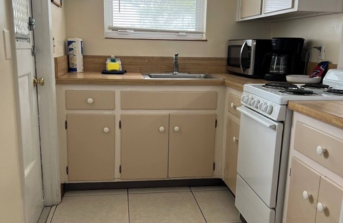 Delray Beach Hôtel | Booking for 2026 One Block Walk Delray Beach, HTD Pool, Park, WiFi Included 2/2