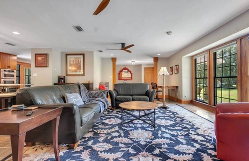 Tallahassee Maison | Booking now! Lake, Pool, Spa, Man Cave, Game Room