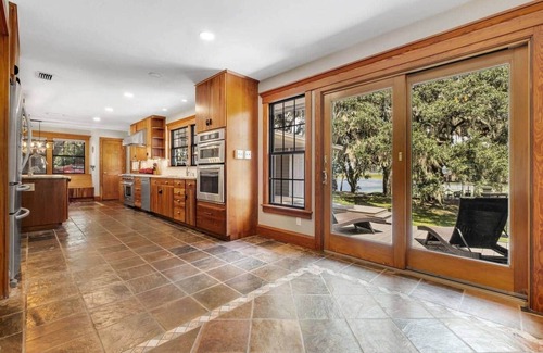 Tallahassee Maison | Booking now! Lake, Pool, Spa, Man Cave, Game Room
