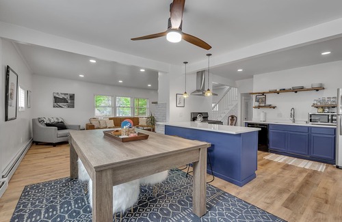Lake Erie Beach Maison | ~Booking Year-Round~ 3BR 2BATH Fully-Remodeled Lakeside Home