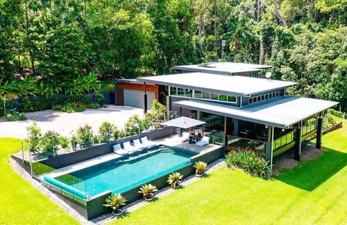 Buderim Maison | Luxury private rainforest retreat with private pool and sauna
