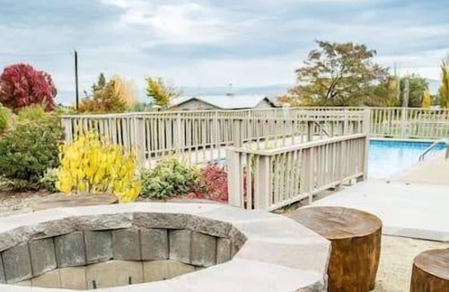 Medford Maison | Suite en alpaga à la maison Rellik. Domaine viticole et alpaga