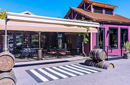 Medford Maison | Suite en alpaga à la maison Rellik. Domaine viticole et alpaga