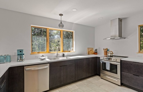 Southport Maison | Boothbay area -- Newly renovated, near ocean, short drive to Botanical Gardens