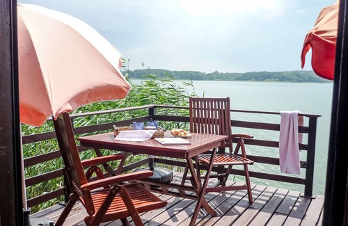 Lindow Maison | Bootshaus auf dem See by Interhome