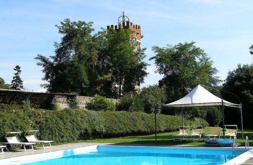 Bucine Maison | Borgo Bello E: Un appartement de deux étages caractéristique et accueillant dans le style caractéristique de la campagne toscane.
