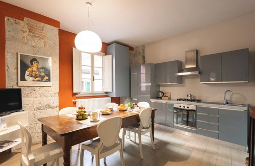 Pisa City Centre Appartement | Borgo Suite .. une vieille maison tour dans le centre-ville
