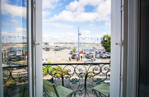 Concarneau Appartement | -BOSCO- ÉLÉGANT T3 AVEC BALCON ET VUE SUR LE PORT