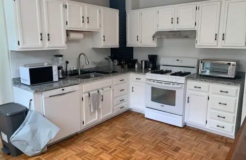 Ward Two Copropriété | Boston 2bd King Bed near Harvard, MIT, subway near Boston. On-site free Parking