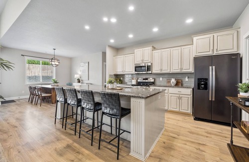 Tri-Cities Maison | Botanical Breeze - Spacious Home in Kennewick