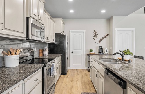 Tri-Cities Maison | Botanical Breeze - Spacious Home in Kennewick