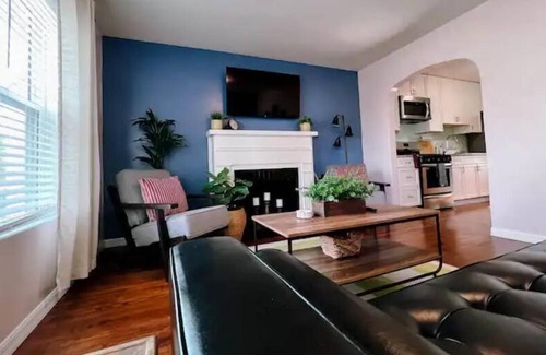 Huntington Maison | Botanical Bungalow Deck, gas grill & fireplace!