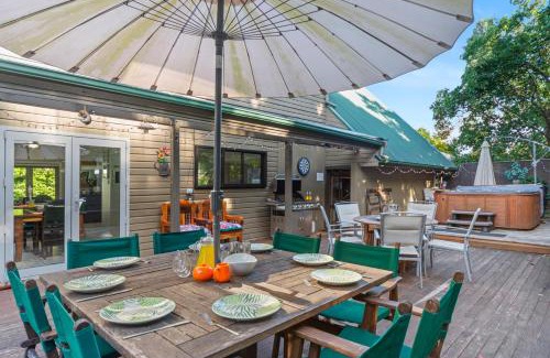 Richmond Heights Maison | Botanical HideAway Taupo