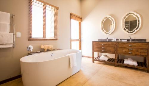 Klein Brak River Cabine | Botlierskop The Village Lodge