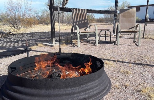 Maricopa Maison | BOTTLE & GLASS INN, a quite remote retreat on a 10 acre spread. Stargazing here.