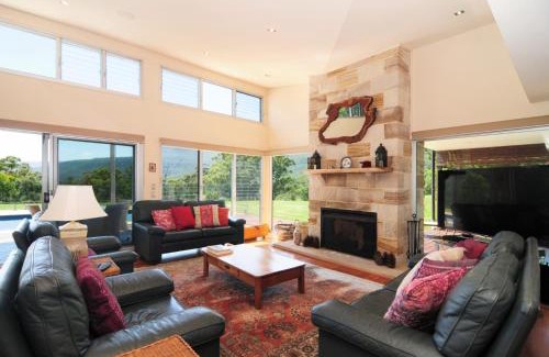 Upper Kangaroo River Maison | Bottlebrush Lodge Great views and a pool