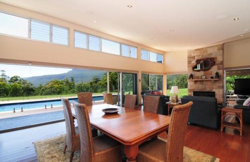 Upper Kangaroo River Maison | Bottlebrush Lodge Great views and a pool