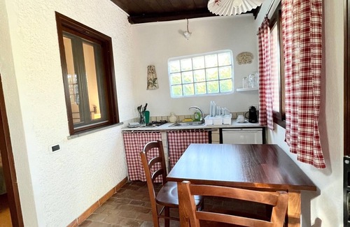 Panza Appartement | "Bougainvillea cottage" with garden, swimming pool and spa hot tub