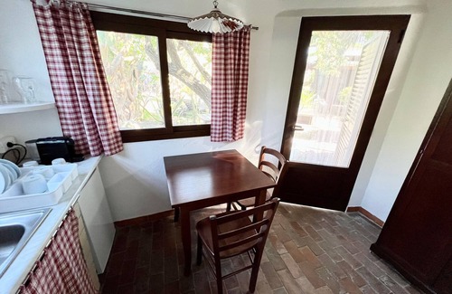 Panza Appartement | "Bougainvillea cottage" with garden, swimming pool and spa hot tub