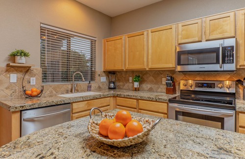 Boulder Mountain Highlands Maison | Boulder MT Highlands: Near Golf & Trails, POOL w/Opt Heat, Spa, Putt Green, King Beds & TVs All BRs
