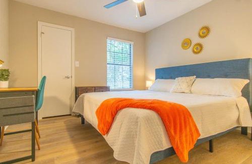 North Arlington Appartement | Boulevard Stays Luxury 1BR King Suite Parking Pool