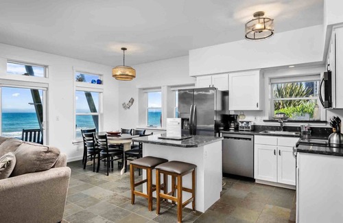 Lincoln Beach Maison | Boundless Ocean Views From Home and Hot Tub, Pet Friendly, Private Deck, Fireplace, Steps to Beach