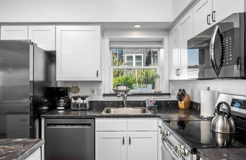 Lincoln Beach Maison | Boundless Ocean Views From Home and Hot Tub, Pet Friendly, Private Deck, Fireplace, Steps to Beach