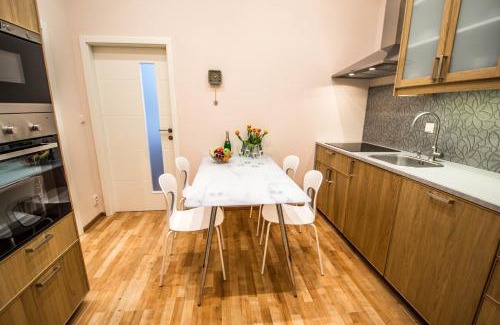 Nove Mesto Appartement | Bourgeois Apartment in Cultural Heritage Building by Ruterra