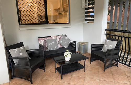 Paddington Appartement | Boutique apartment w/large courtyard- 5min walk to Rosalie Village cafes & deli