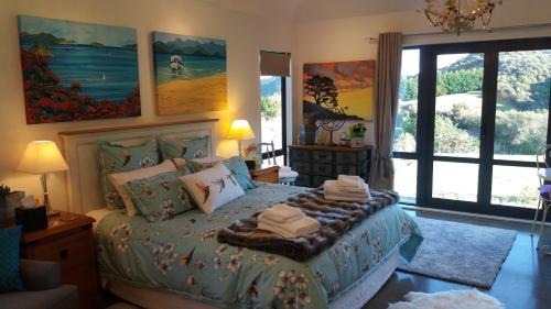 Upper Hutt Maison | Boutique Art Retreat