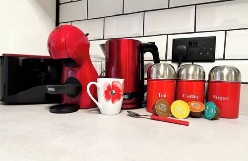 Enfield Highway Maison | Boutique Backyard Bungalow - Brimsdown