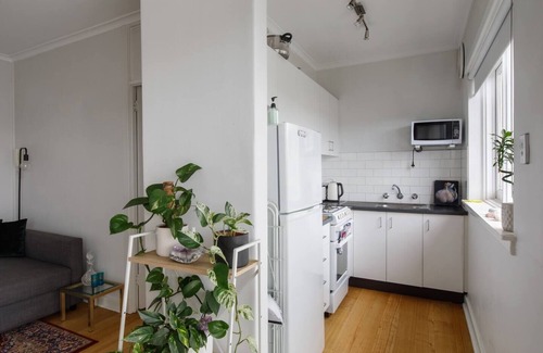 St. Kilda East Appartement | Boutique Beauty with Balcony in St Kilda East