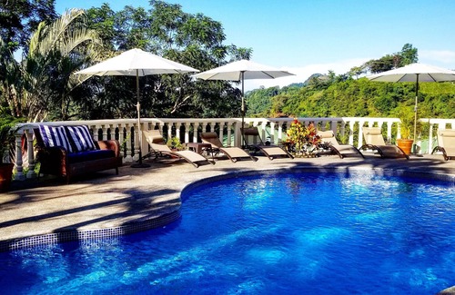 Tres Rios Appartement | Boutique Hotel, 5 minutes from the beach, has 5 Villas, & is great for families.