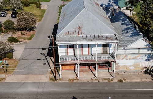 Lebeau Maison | Boutique hotel in National Historic District of Washington, LA with WiFi, AC