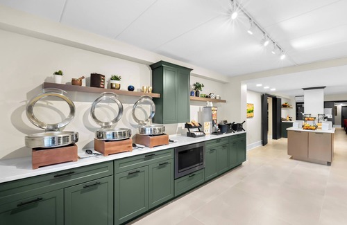 Tinton Falls Appartement | Boutique hotel offers modern amenities and upscale luxury suites with kitchens.
