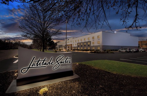 Tinton Falls Appartement | Boutique hotel offers modern amenities and upscale luxury suites with kitchens.
