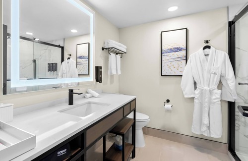 Tinton Falls Appartement | Boutique hotel offers modern amenities and upscale luxury suites with kitchens.