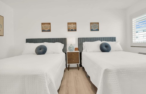 The Cove Hôtel | Boutique Hotel 2 Double Beds 1 block to the beach!