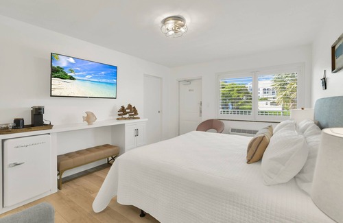 Deerfield Beach Hôtel | Boutique Hotel King Room 1 Block from the Beach!