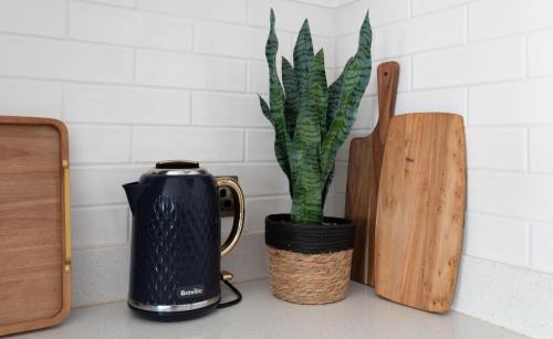 Tynemouth Maison | Boutique Old Sea Stable - 1 minute from beach
