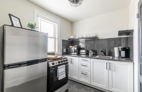 Hamilton Appartement | Boutique Studio Apt, PRIME Walk Location!