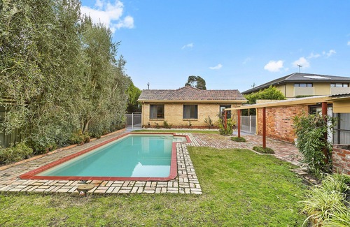 Brighton East Maison | Boutique style 4BR, 2 salles de bain maison, Bunglow, piscine sur 780m² de terrain près de la plage de Brighton