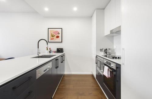 Kingston Appartement | Boutique Unit with Huge Terrace near Cafes & Shops