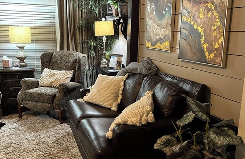 Kerrville Maison | Bow-wood Suite @ BoisD’Arc Bungalow & Suites - Escapade rustique / romantique