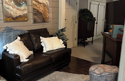 Kerrville Maison | Bow-wood Suite @ BoisD’Arc Bungalow & Suites - Escapade rustique / romantique