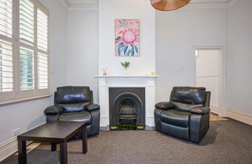 Moonee Ponds Maison | Bowen Street Family Retreat with Pool