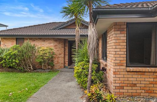 Bowentown Maison | Bowentown Bach - Waihi Beach Holiday Home